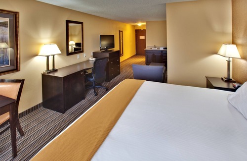 Council Bluffs Hotel | Holiday Inn Express Hotel & Suites Council Bluffs - Conv Ctr by IHG