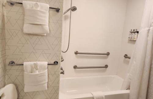 Crawfordsville Hotel | Holiday Inn Express Hotel & Suites Crawfordsville by IHG