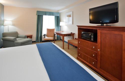 Fredericksburg Hotel | Holiday Inn Express Hotel & Suites Fredericksburg by IHG