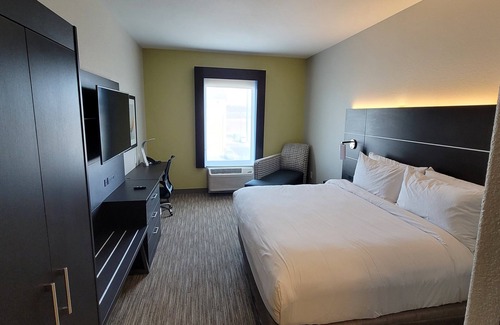 Junction City Hotel | Holiday Inn Express & Suites Junction City by IHG