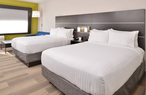 Lee's Summit Hotel | Holiday Inn Express & Suites Kansas City - Lee's Summit by IHG