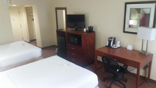 Mechanicsburg Hotel | Holiday Inn Express Harrisburg SW - Mechanicsburg by IHG