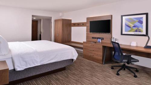 Mount Pleasant Hotel | Holiday Inn Express Hotel & Suites Mount Pleasant by IHG