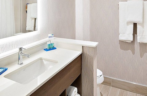 Mount Pleasant Hotel | Holiday Inn Express Hotel & Suites Mount Pleasant by IHG