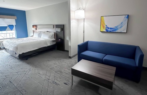 New Philadelphia Hotel | Holiday Inn Express Hotel & Suites New Philadelphia by IHG