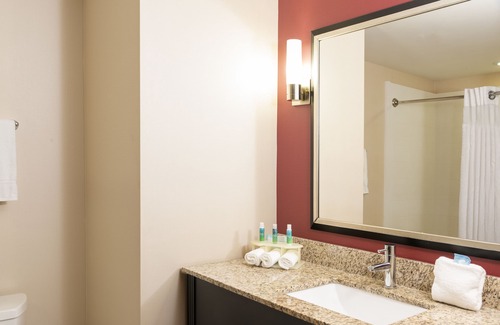 New Philadelphia Hotel | Holiday Inn Express Hotel & Suites New Philadelphia by IHG