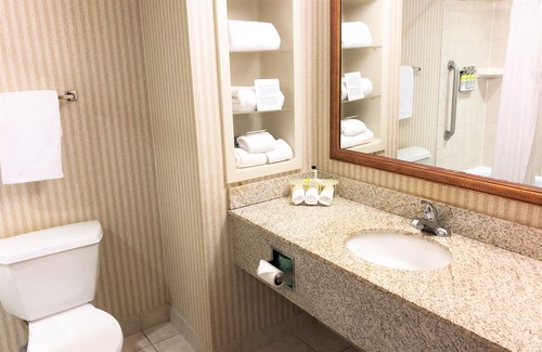 North Syracuse Hotel | Holiday Inn Express Syracuse Airport by IHG