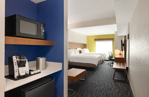 Pembroke Pines Hotel | Holiday Inn Express & Suites Pembroke Pines-Sheridan St by IHG