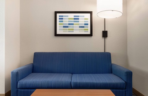 Pembroke Pines Hotel | Holiday Inn Express & Suites Pembroke Pines-Sheridan St by IHG