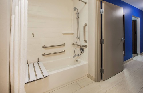 Pflugerville Hotel | Holiday Inn Express & Suites Austin North - Pflugerville by IHG