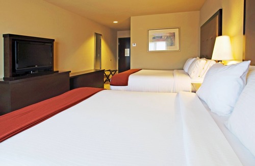 Wichita Falls Hotel | Holiday Inn Express & Suites Wichita Falls by IHG