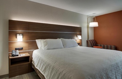 Echelon Hotel | Holiday Inn Express Voorhees/Mt. Laurel by IHG