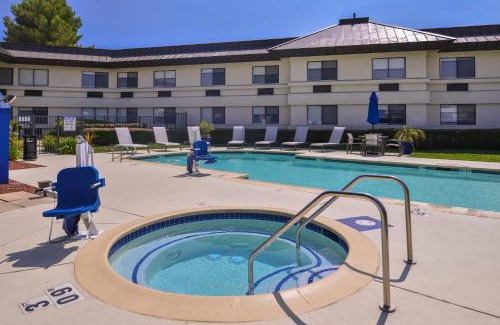 Walnut Creek Hotel | Holiday Inn Express Walnut Creek by IHG