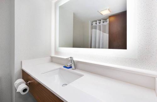 Waldorf Hotel | Holiday Inn Express Waldorf by IHG
