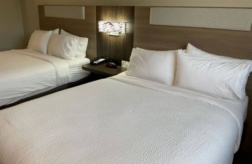Park City Hotel | Holiday Inn Express Wichita North - Park City by IHG