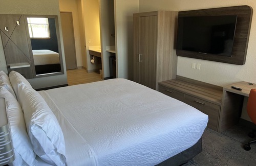 Park City Hotel | Holiday Inn Express Wichita North - Park City by IHG