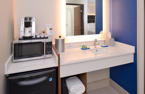 Wixom Hotel | Holiday Inn Express Wixom by IHG