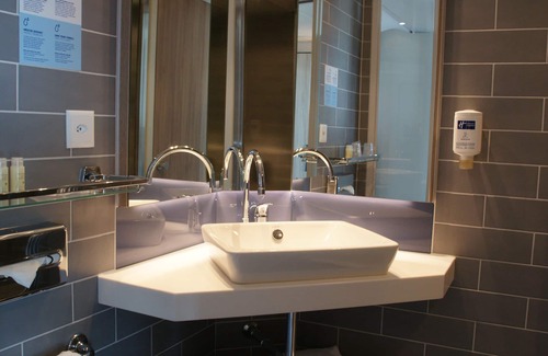 Ruemlang Hotel | Holiday Inn Express Zurich Airport by IHG