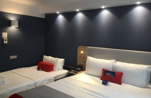 Ruemlang Hotel | Holiday Inn Express Zurich Airport by IHG