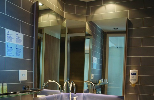 Ruemlang Hotel | Holiday Inn Express Zurich Airport by IHG