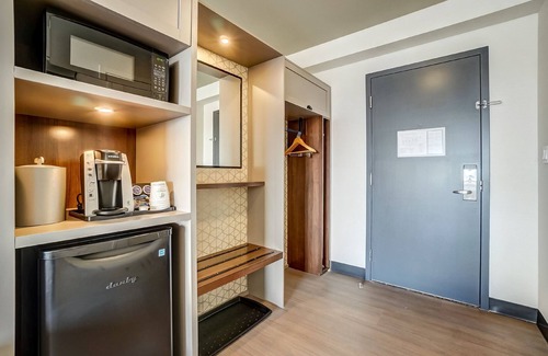 District Saint - Raymond - Vanier Hotel | Holiday Inn Gatineau - Ottawa by IHG