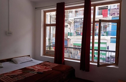 Kargil Hotel | Holiday Inn Guest House