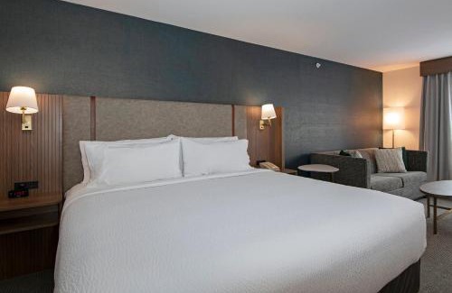 Kamloops Hotel | Holiday Inn Hotel and Suites-Kamloops by IHG