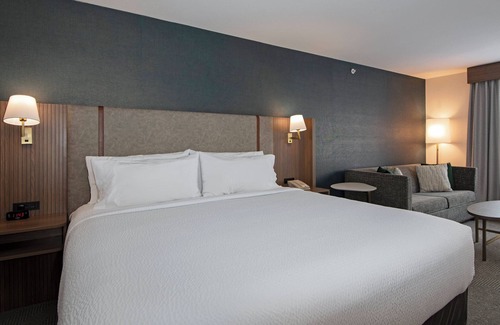 Kamloops Hotel | Holiday Inn Hotel & Suites Kamloops by IHG