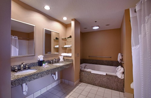 Lake Elmo Hotel | Holiday Inn Hotel & Suites St. Paul NE - Lake Elmo by IHG
