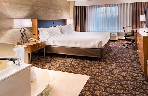 Warren Hotel | Holiday Inn Hotel & Suites Warren by IHG