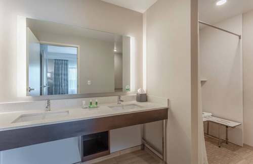 Jefferson City Hotel | Holiday Inn Hotel & Suites Jefferson City by IHG