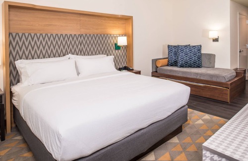 Joplin Hotel | Holiday Inn Joplin by IHG