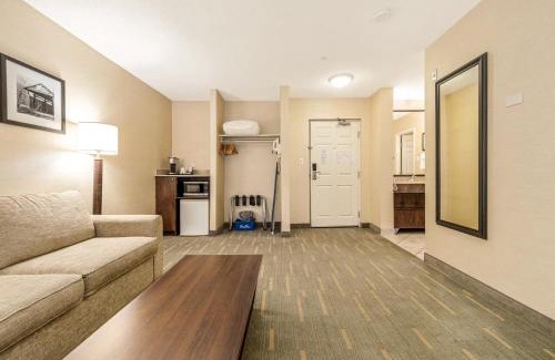 South Lethbridge Hotel | Holiday Inn Lethbridge by IHG
