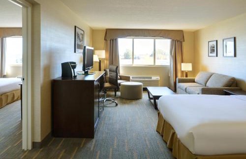 South Lethbridge Hotel | Holiday Inn Lethbridge by IHG