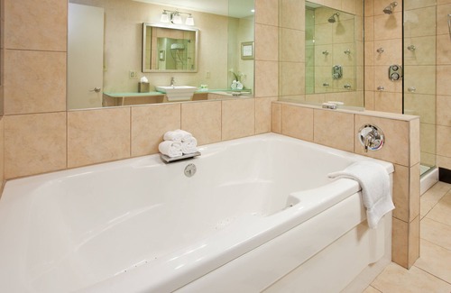 Manhattan Hotel | Holiday Inn Manhattan at the Campus by IHG