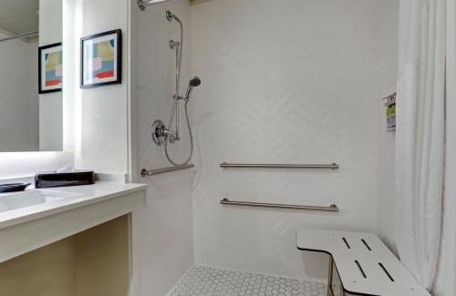 Mobile Hotel | Holiday Inn Mobile Airport by IHG