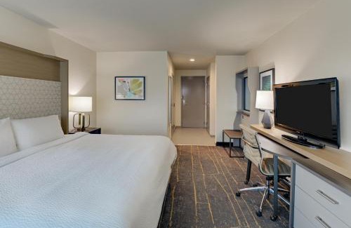 Mobile Hotel | Holiday Inn Mobile Airport by IHG