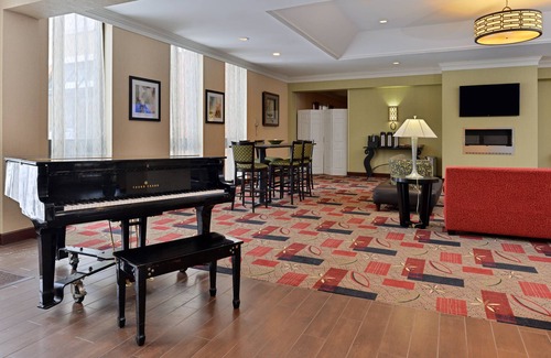 New London Hotel | Holiday Inn New London - Mystic Area by IHG