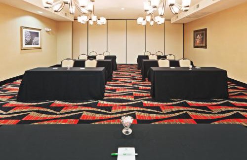 Central Oklahoma City Hotel | Holiday Inn Oklahoma City Airport by IHG