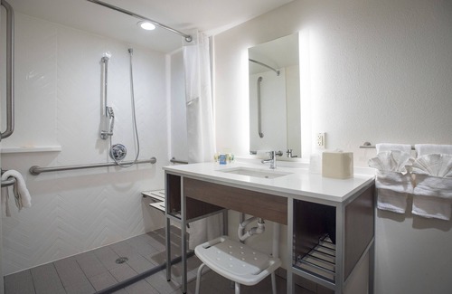 Ferry Pass Hotel | Holiday Inn Pensacola - University Area by IHG