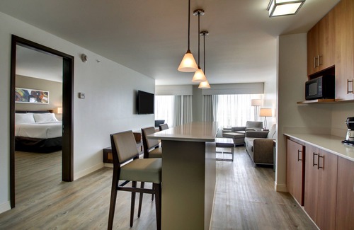 Orange Prairie Hotel | Holiday Inn Peoria At Grand Prairie by IHG