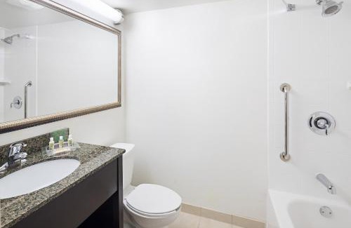 Florida Center Resort | Holiday Inn & Suites Across from Universal Orlando by IHG