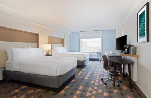 Florida Center Resort | Holiday Inn & Suites Across from Universal Orlando by IHG