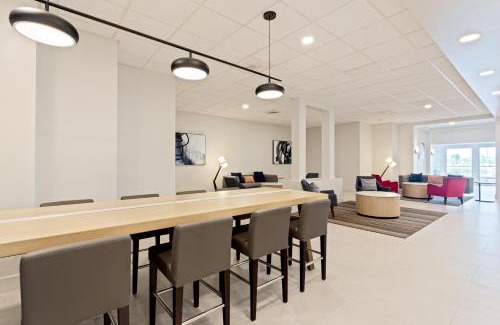 Florida Center Resort | Holiday Inn & Suites Across from Universal Orlando by IHG