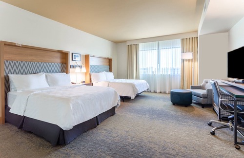 Cedar Falls Hotel | Holiday Inn & Suites Cedar Falls - Waterloo Event Ctr by IHG