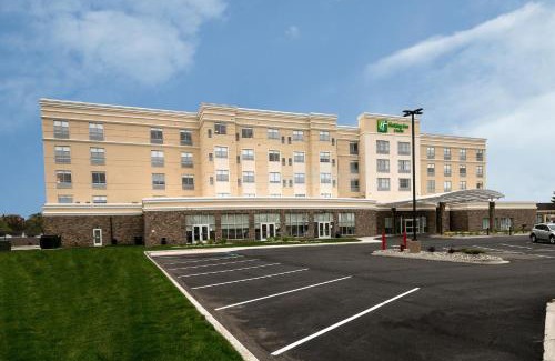 Troy Hotel | Holiday Inn & Suites Detroit - Troy by IHG