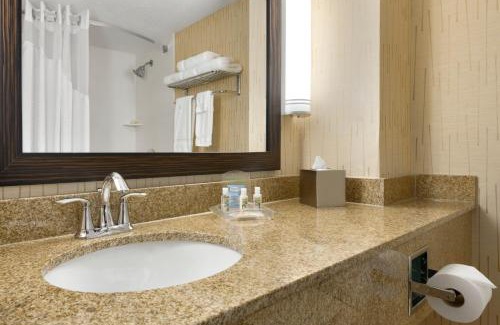 Downtown - Waterfront Hotel | Holiday Inn & Suites Duluth-Downtown by IHG