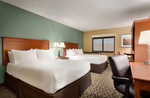 Downtown - Waterfront Hotel | Holiday Inn & Suites Duluth-Downtown by IHG