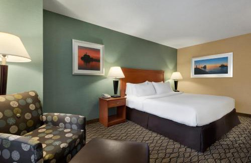 Downtown - Waterfront Hotel | Holiday Inn & Suites Duluth-Downtown by IHG