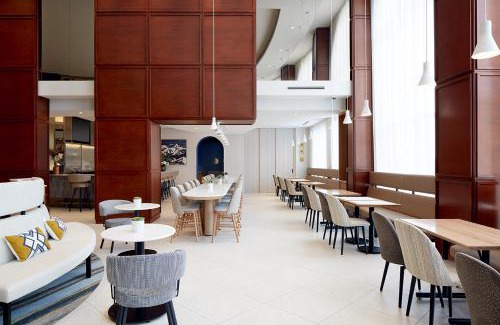 Lachine Hotel | Holiday Inn & Suites Montreal Airport by IHG